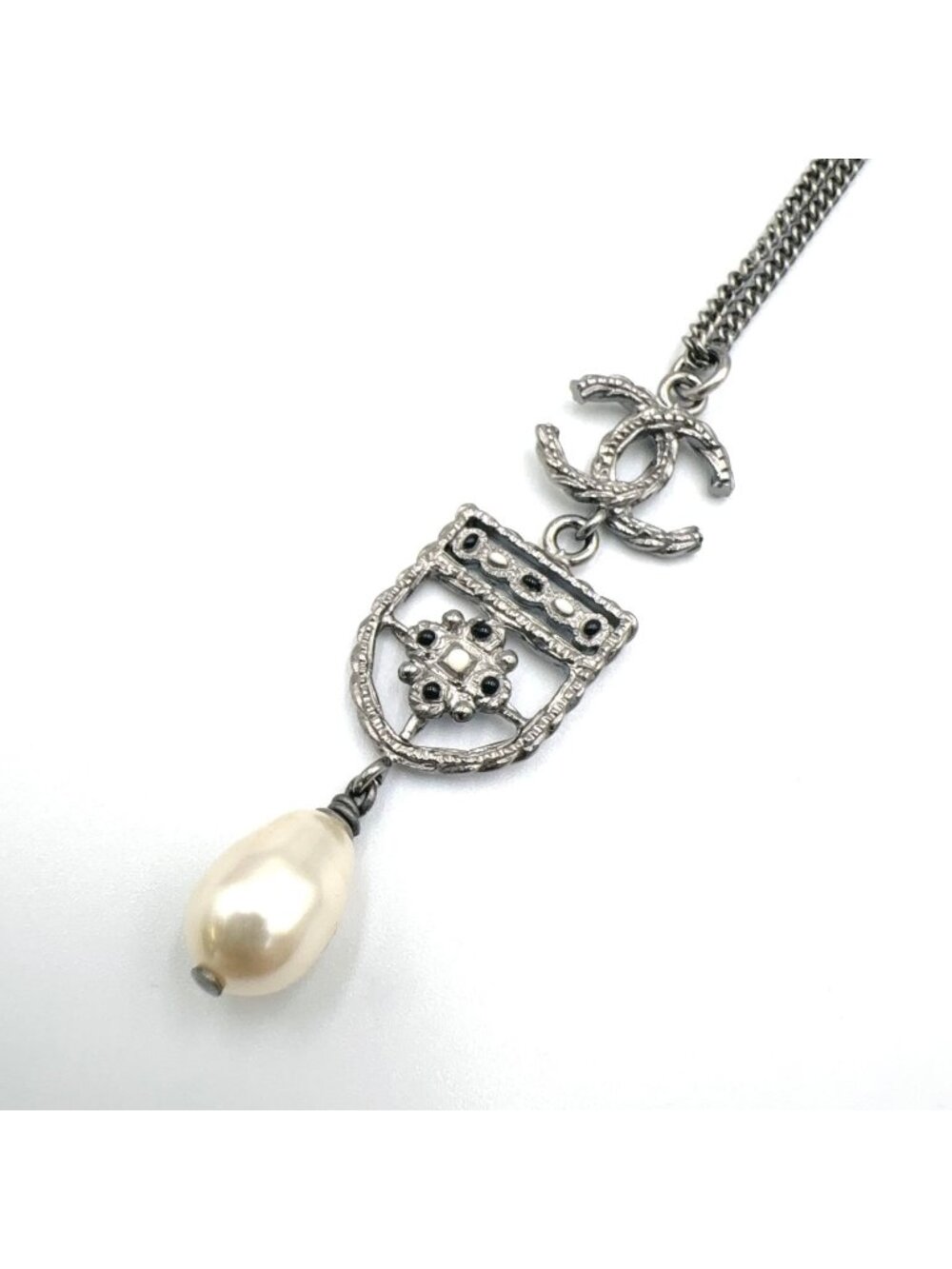 Chanel CC Logo Emblem Faux Pearl Metal Silver White Necklace